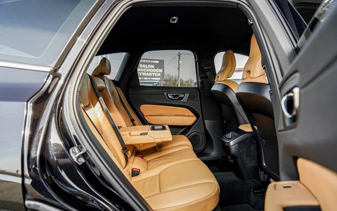 Volvo XC 60 cena 115900 przebieg: 121000, rok produkcji 2018 z Żelechów małe 781